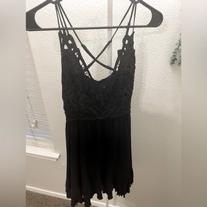 Cute flowy black dress!